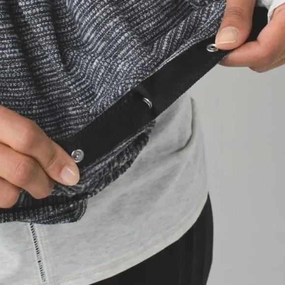 Lululemon, Vinyasa Scarf Coco Pique Black White Customizable Snap Knit Wrap - Picture 4 of 13